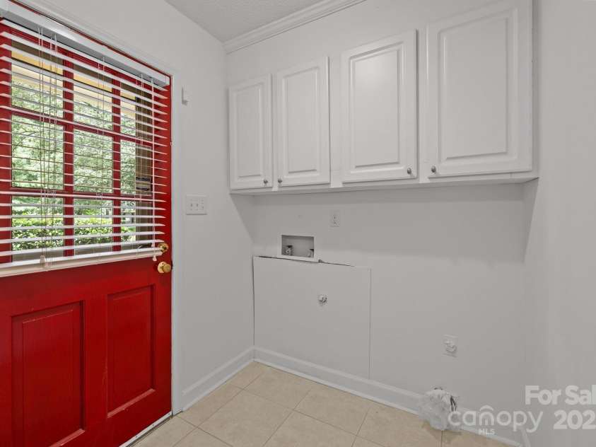906 Wishing Well Lane, Charlotte, NC 28270.  MLS# CAR4269640, YatesRealty ID 21928. Downstairs laundry room