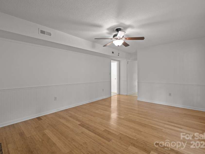 906 Wishing Well Lane, Charlotte, NC 28270.  MLS# CAR4269640, YatesRealty ID 21928. Family room