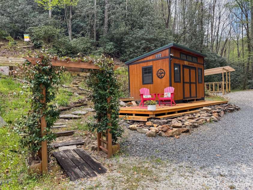 91 Double Springs Road, Almond, NC 28702.  MLS# CAR4377073, YatesRealty ID 21928. 