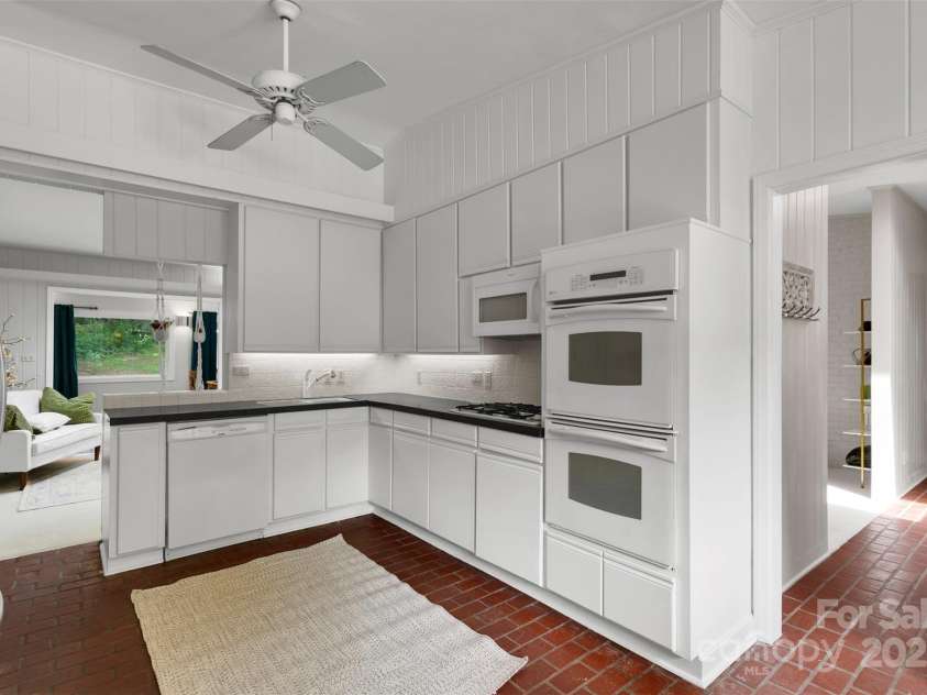 331 Glen Oaks Road, Charlotte, NC 28270.  MLS# CAR4260350, YatesRealty ID 21929. A gas stovetop and double ovens are must-haves!