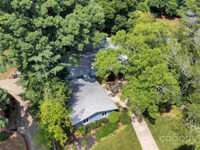 331 Glen Oaks Road, Charlotte, NC 28270.  MLS# CAR4260350, YatesRealty ID 21929. Arial view showing the large, private lot