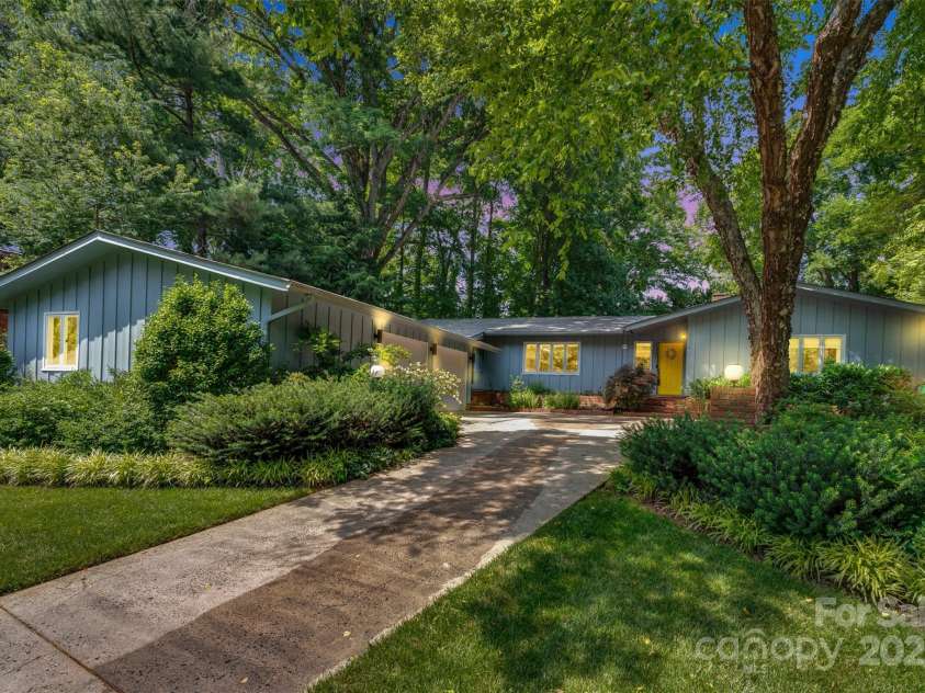 331 Glen Oaks Road, Charlotte, NC 28270.  MLS# CAR4260350, YatesRealty ID 21929. Beautiful shade trees
