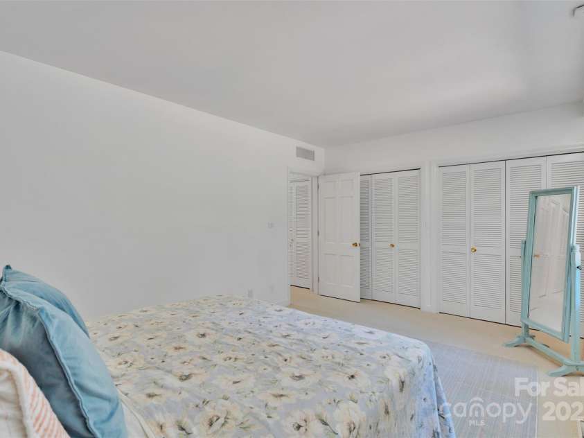 331 Glen Oaks Road, Charlotte, NC 28270.  MLS# CAR4260350, YatesRealty ID 21929. Double closets with bifold doors