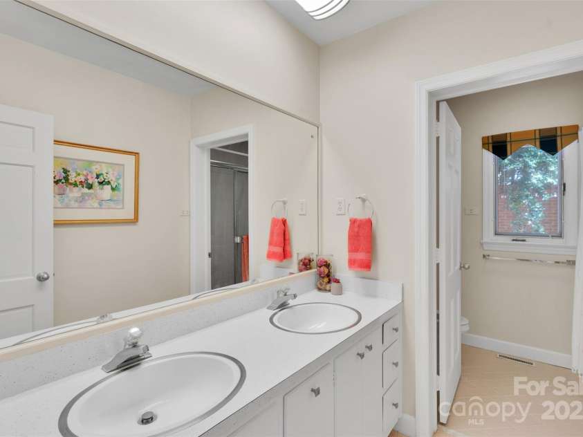 331 Glen Oaks Road, Charlotte, NC 28270.  MLS# CAR4260350, YatesRealty ID 21929. Guest bath with double sinks and separated toilet/shower area perfect for siblings getting ready for the day
