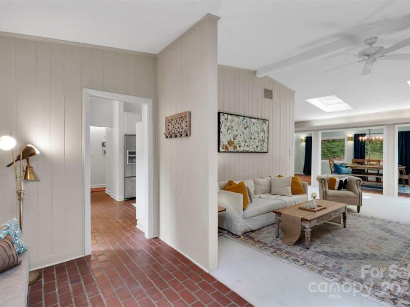 331 Glen Oaks Road, Charlotte, NC 28270.  MLS# CAR4260350, YatesRealty ID 21929. Large foyer - perfect for a drop zone area