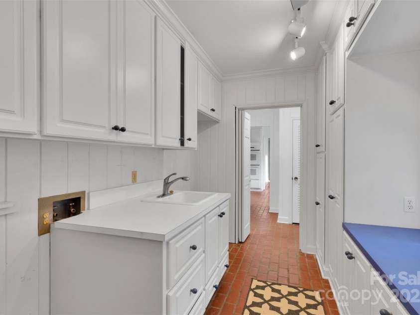 331 Glen Oaks Road, Charlotte, NC 28270.  MLS# CAR4260350, YatesRealty ID 21929. Laundry sink to soak those delicates