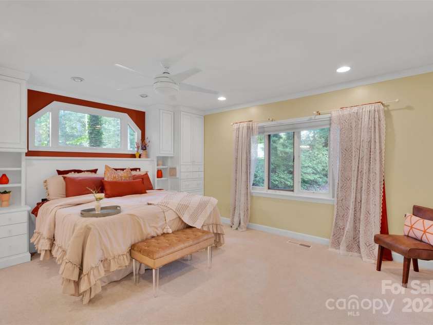 331 Glen Oaks Road, Charlotte, NC 28270.  MLS# CAR4260350, YatesRealty ID 21929. Primary bedroom with custom built-ins
