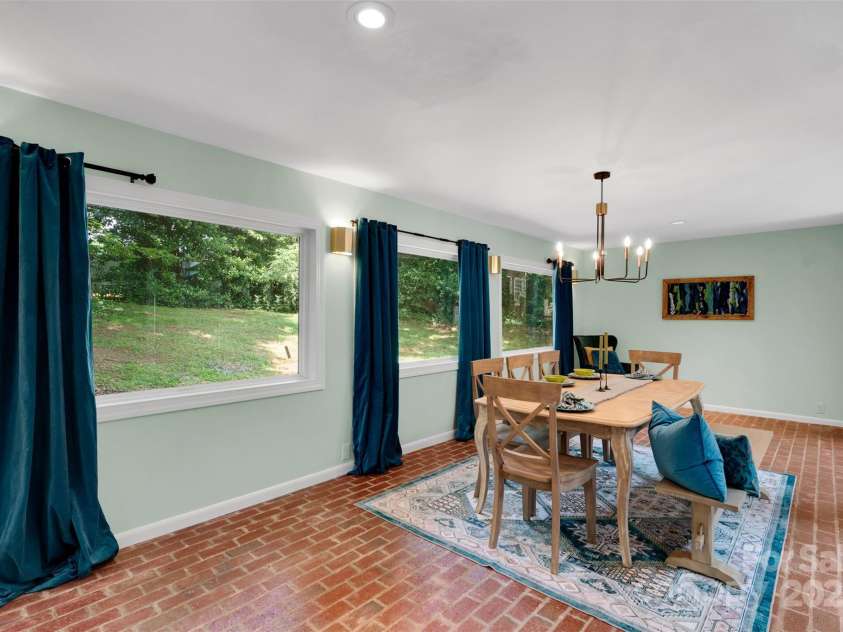331 Glen Oaks Road, Charlotte, NC 28270.  MLS# CAR4260350, YatesRealty ID 21929. This space could also be used as a sunroom