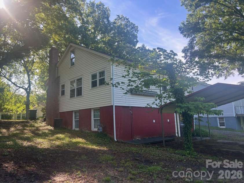 831 Jackson Street, Gastonia, NC 28052.  MLS# CAR4379164, YatesRealty ID 21929. 