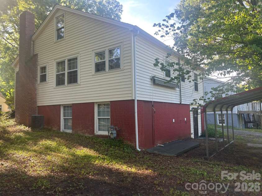 831 Jackson Street, Gastonia, NC 28052.  MLS# CAR4379164, YatesRealty ID 21929. 