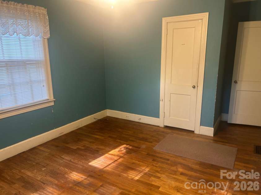831 Jackson Street, Gastonia, NC 28052.  MLS# CAR4379164, YatesRealty ID 21929. 