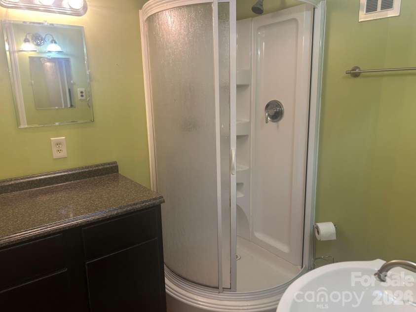 831 Jackson Street, Gastonia, NC 28052.  MLS# CAR4379164, YatesRealty ID 21929. 