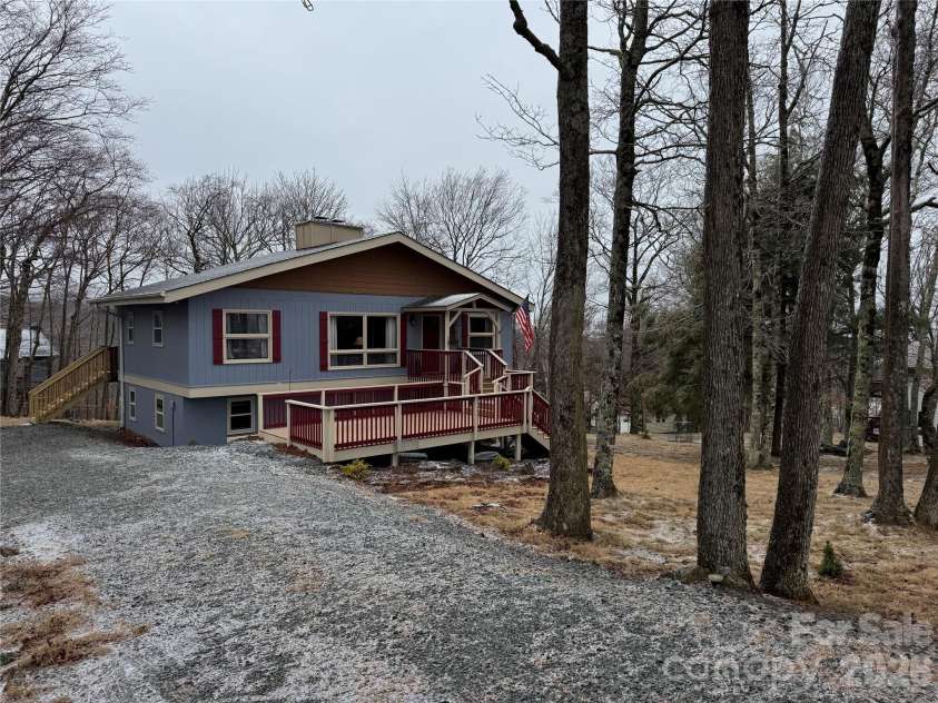 105 Pinnacle Ridge Road, Beech Mountain, NC 28604.  MLS# CAR4334609, YatesRealty ID 2193. 