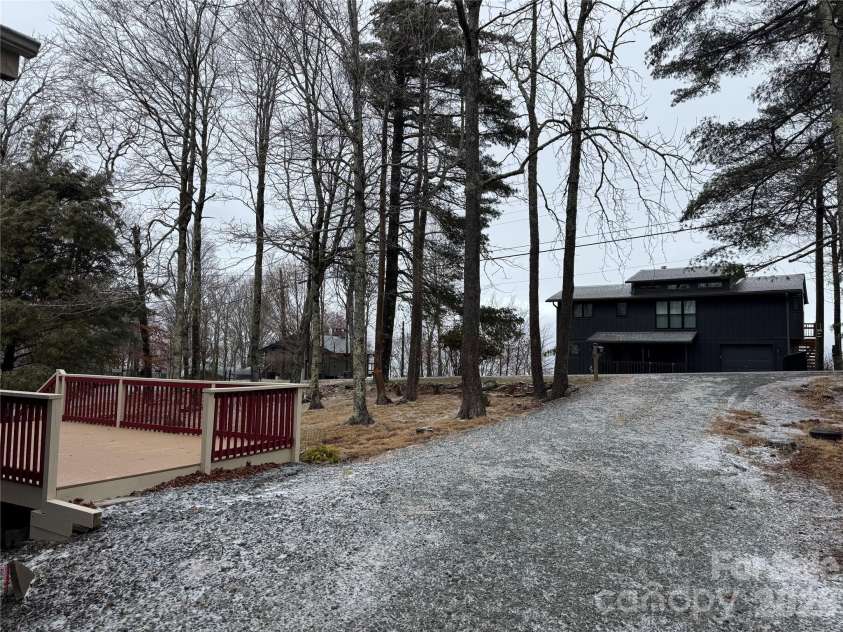 105 Pinnacle Ridge Road, Beech Mountain, NC 28604.  MLS# CAR4334609, YatesRealty ID 2193. 