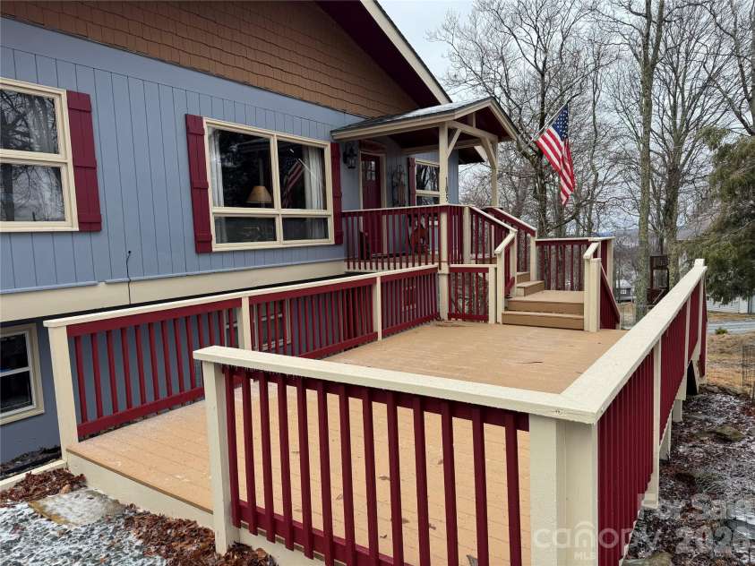 105 Pinnacle Ridge Road, Beech Mountain, NC 28604.  MLS# CAR4334609, YatesRealty ID 2193. 