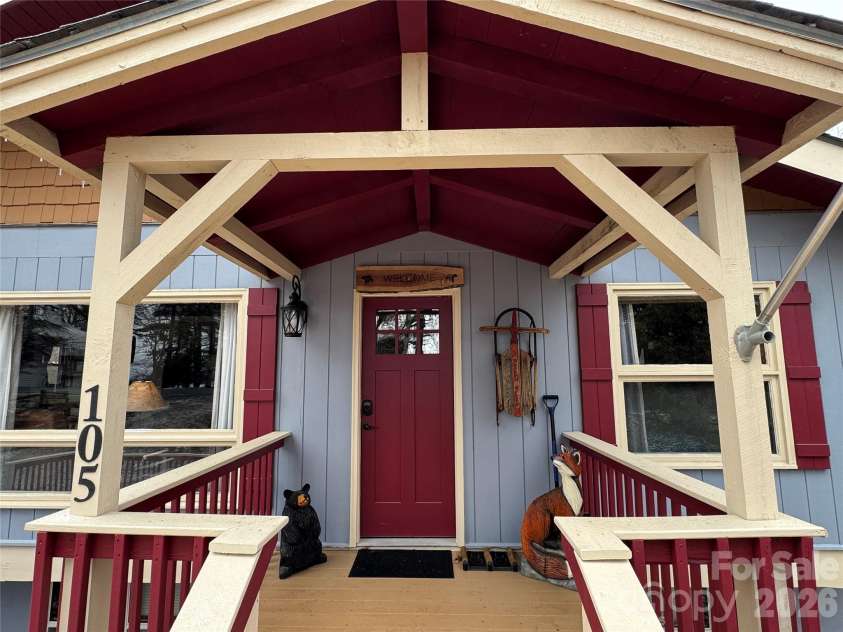 105 Pinnacle Ridge Road, Beech Mountain, NC 28604.  MLS# CAR4334609, YatesRealty ID 2193. 