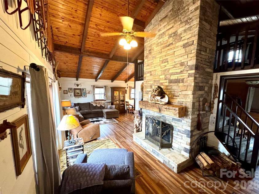 105 Pinnacle Ridge Road, Beech Mountain, NC 28604.  MLS# CAR4334609, YatesRealty ID 2193. 