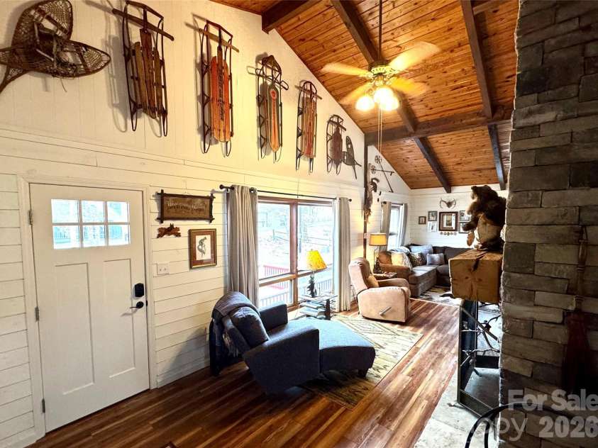 105 Pinnacle Ridge Road, Beech Mountain, NC 28604.  MLS# CAR4334609, YatesRealty ID 2193. 