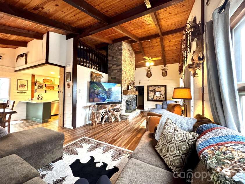 105 Pinnacle Ridge Road, Beech Mountain, NC 28604.  MLS# CAR4334609, YatesRealty ID 2193. 