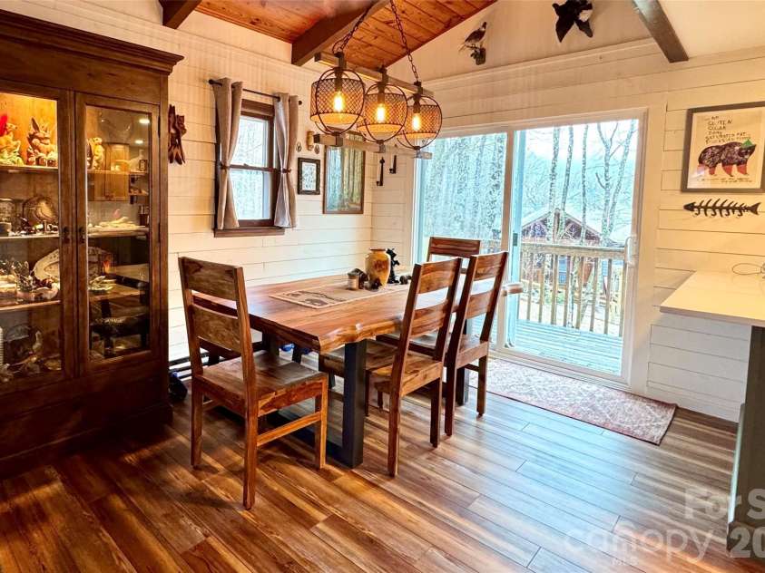 105 Pinnacle Ridge Road, Beech Mountain, NC 28604.  MLS# CAR4334609, YatesRealty ID 2193. 