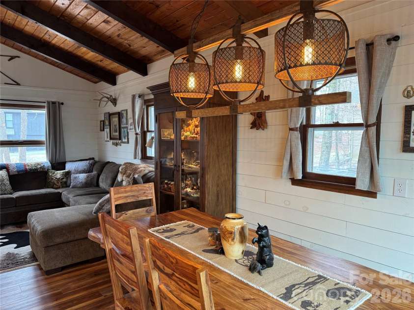 105 Pinnacle Ridge Road, Beech Mountain, NC 28604.  MLS# CAR4334609, YatesRealty ID 2193. 