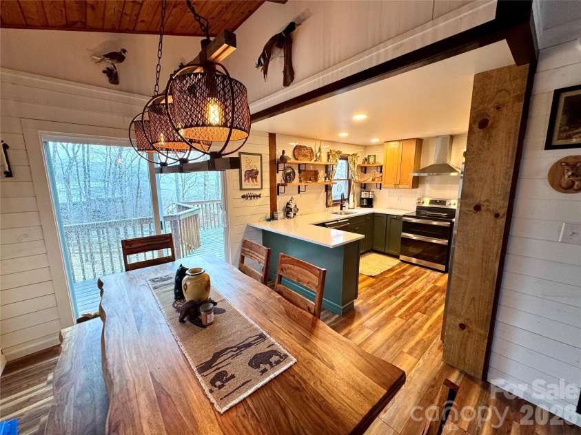 105 Pinnacle Ridge Road, Beech Mountain, NC 28604.  MLS# CAR4334609, YatesRealty ID 2193. 