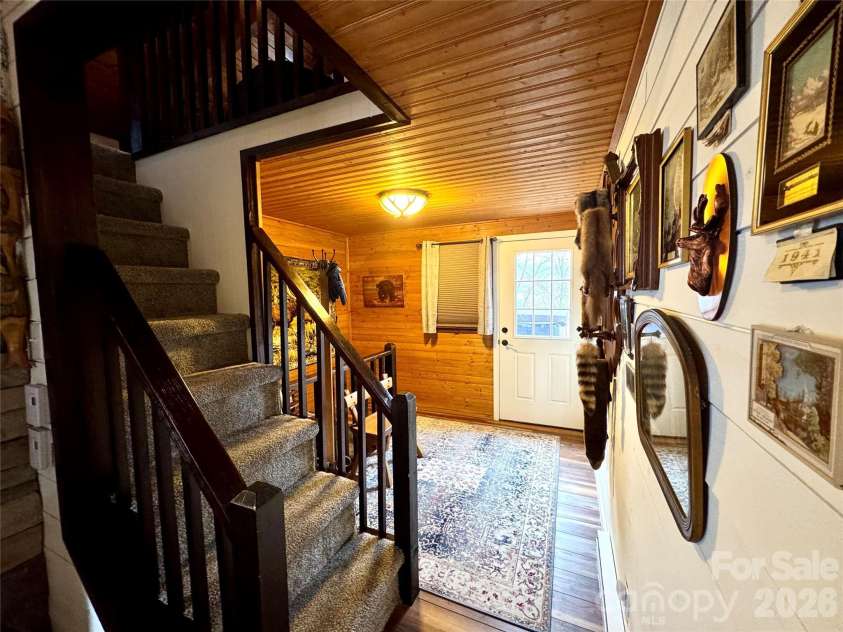 105 Pinnacle Ridge Road, Beech Mountain, NC 28604.  MLS# CAR4334609, YatesRealty ID 2193. 