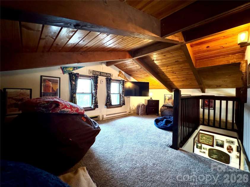 105 Pinnacle Ridge Road, Beech Mountain, NC 28604.  MLS# CAR4334609, YatesRealty ID 2193. 