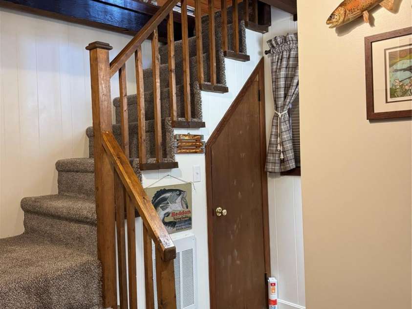 105 Pinnacle Ridge Road, Beech Mountain, NC 28604.  MLS# CAR4334609, YatesRealty ID 2193. 