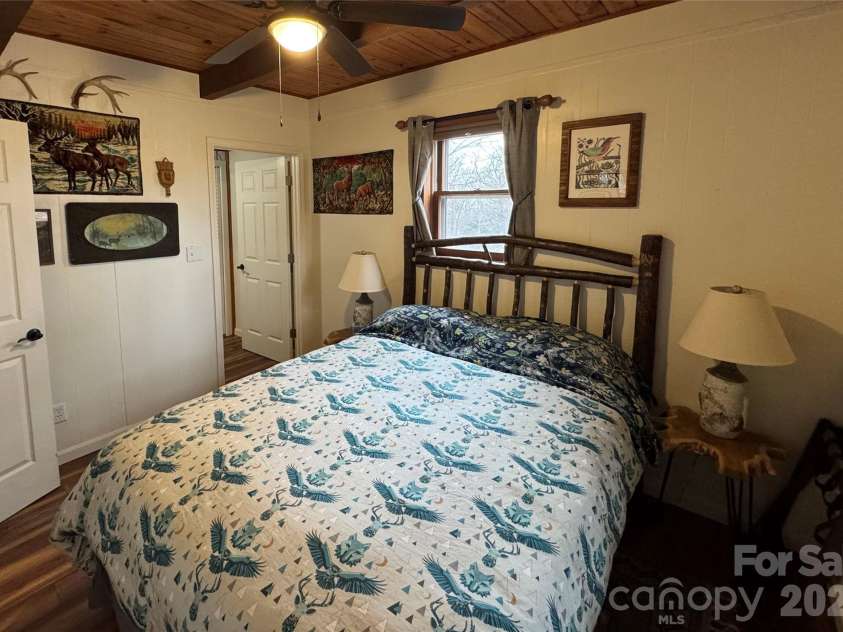 105 Pinnacle Ridge Road, Beech Mountain, NC 28604.  MLS# CAR4334609, YatesRealty ID 2193. 