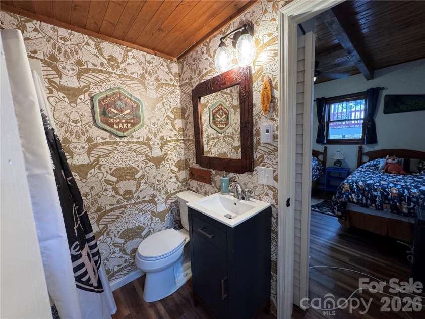 105 Pinnacle Ridge Road, Beech Mountain, NC 28604.  MLS# CAR4334609, YatesRealty ID 2193. 