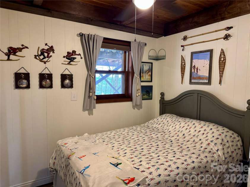 105 Pinnacle Ridge Road, Beech Mountain, NC 28604.  MLS# CAR4334609, YatesRealty ID 2193. 