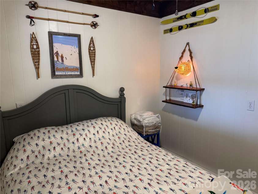 105 Pinnacle Ridge Road, Beech Mountain, NC 28604.  MLS# CAR4334609, YatesRealty ID 2193. 