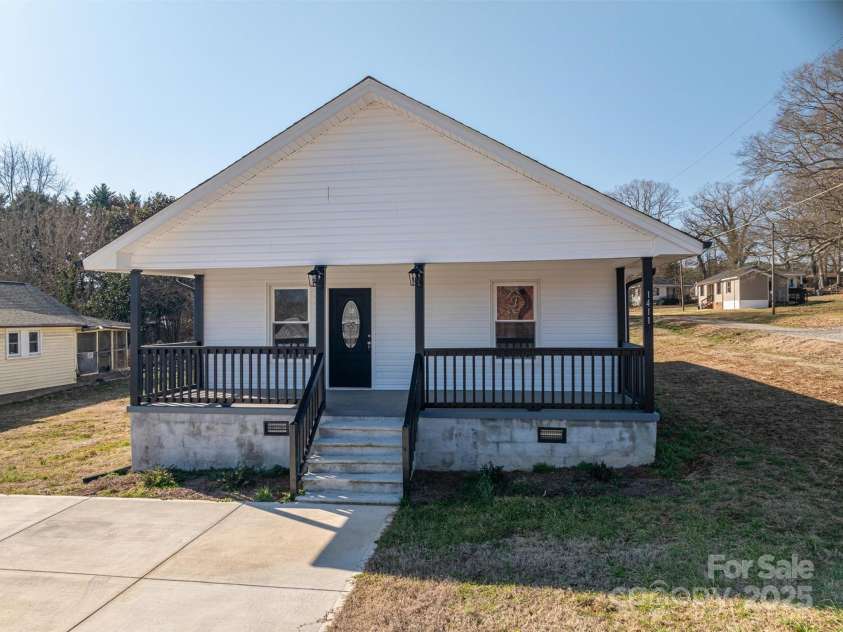 1411 ROSELAND Drive, Lincolnton, NC 28092.  MLS# CAR4228257, YatesRealty ID 2193. 