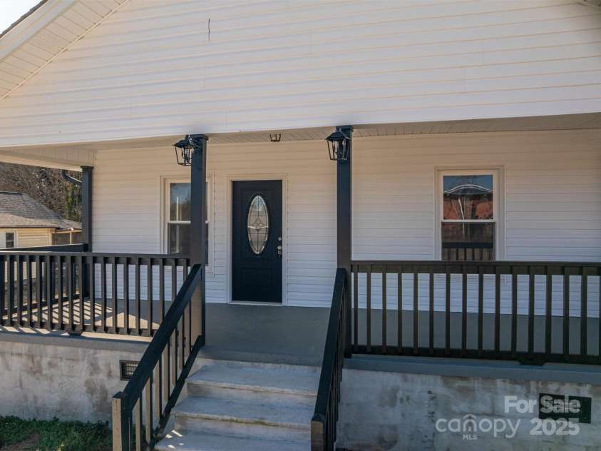 1411 ROSELAND Drive, Lincolnton, NC 28092.  MLS# CAR4228257, YatesRealty ID 2193. 