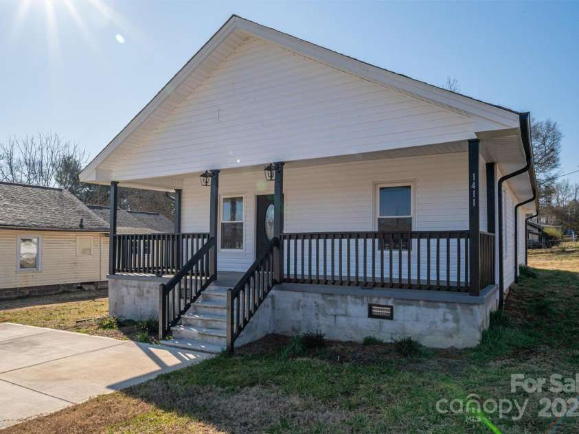 1411 ROSELAND Drive, Lincolnton, NC 28092.  MLS# CAR4228257, YatesRealty ID 2193. 
