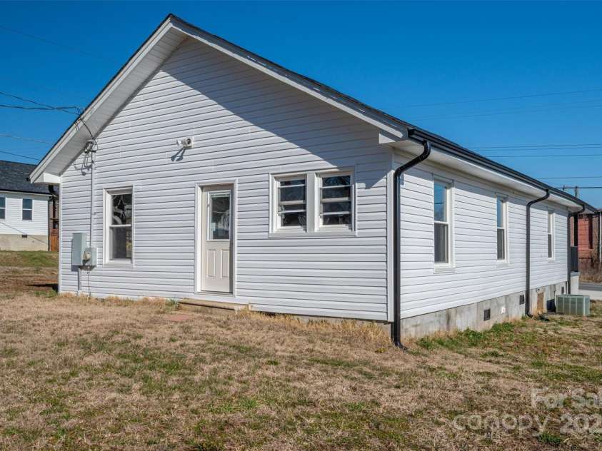 1411 ROSELAND Drive, Lincolnton, NC 28092.  MLS# CAR4228257, YatesRealty ID 2193. 