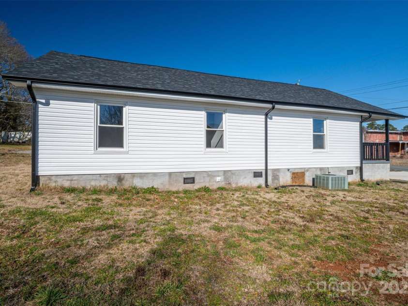 1411 ROSELAND Drive, Lincolnton, NC 28092.  MLS# CAR4228257, YatesRealty ID 2193. 