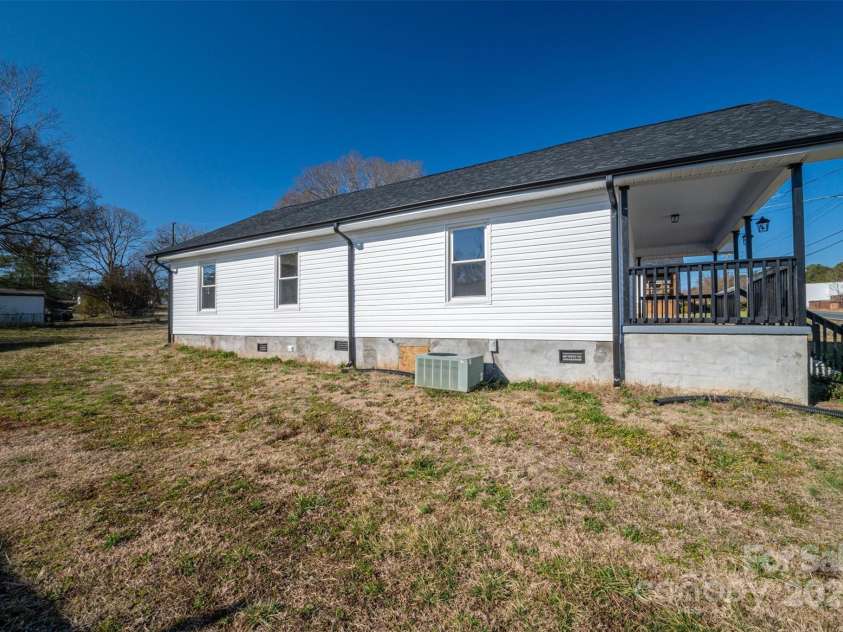 1411 ROSELAND Drive, Lincolnton, NC 28092.  MLS# CAR4228257, YatesRealty ID 2193. 