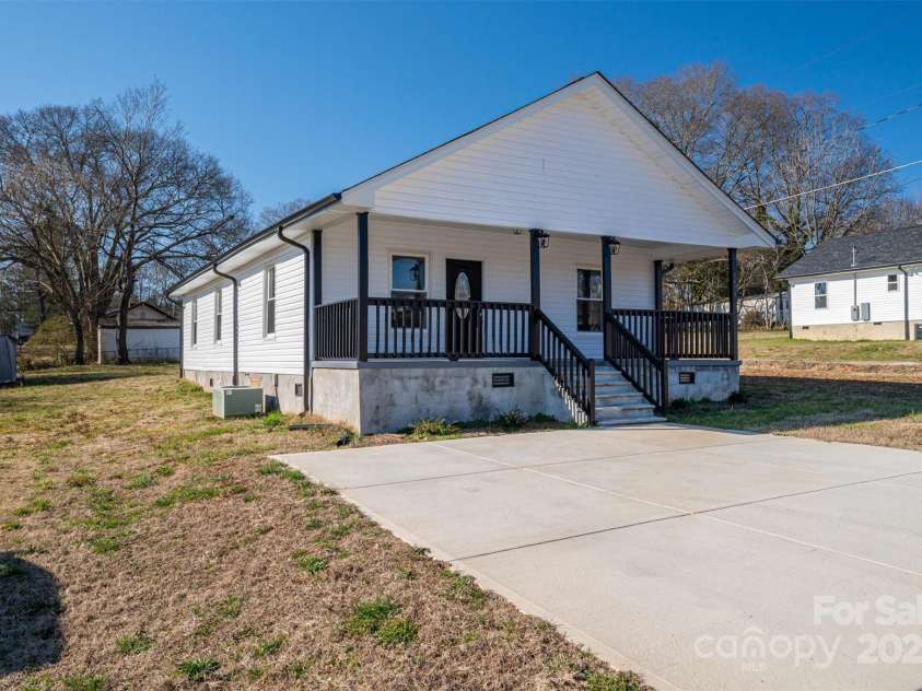 1411 ROSELAND Drive, Lincolnton, NC 28092.  MLS# CAR4228257, YatesRealty ID 2193. 