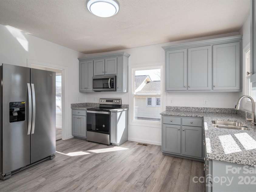 1411 ROSELAND Drive, Lincolnton, NC 28092.  MLS# CAR4228257, YatesRealty ID 2193. 