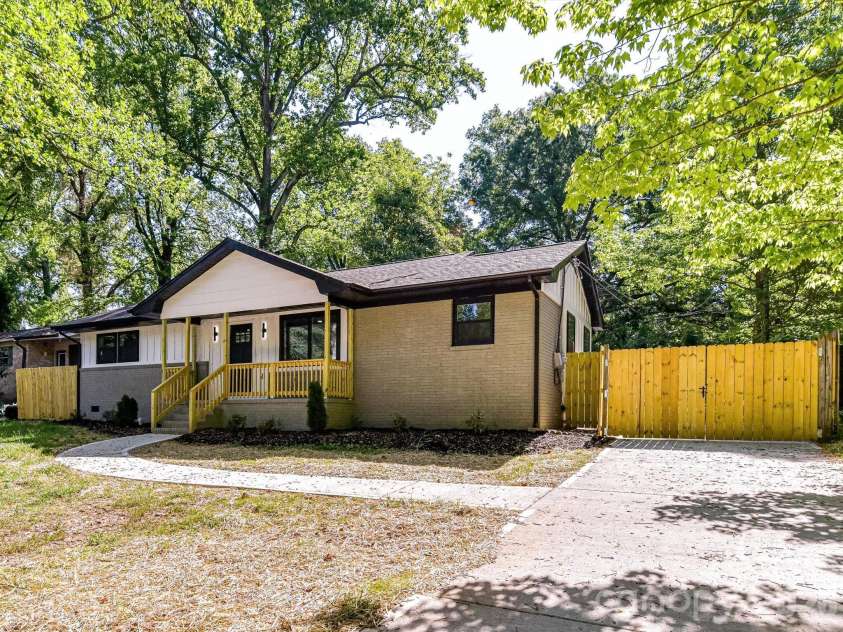 3132 Sudbury Road, Charlotte, NC 28205.  MLS# CAR4373798, YatesRealty ID 21932. 