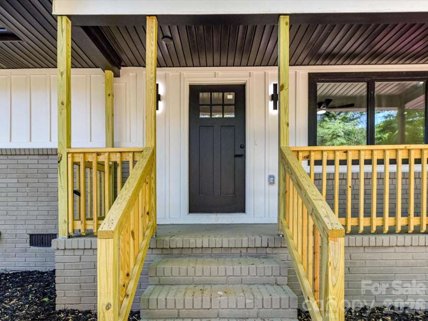 3132 Sudbury Road, Charlotte, NC 28205.  MLS# CAR4373798, YatesRealty ID 21932. 