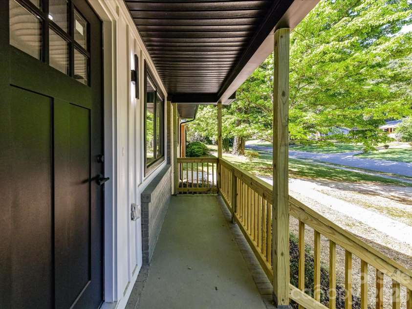 3132 Sudbury Road, Charlotte, NC 28205.  MLS# CAR4373798, YatesRealty ID 21932. 