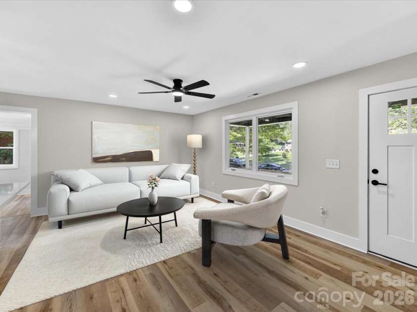 3132 Sudbury Road, Charlotte, NC 28205.  MLS# CAR4373798, YatesRealty ID 21932. 