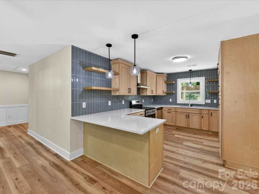3132 Sudbury Road, Charlotte, NC 28205.  MLS# CAR4373798, YatesRealty ID 21932. 