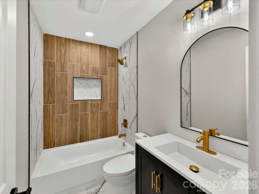 3132 Sudbury Road, Charlotte, NC 28205.  MLS# CAR4373798, YatesRealty ID 21932. 