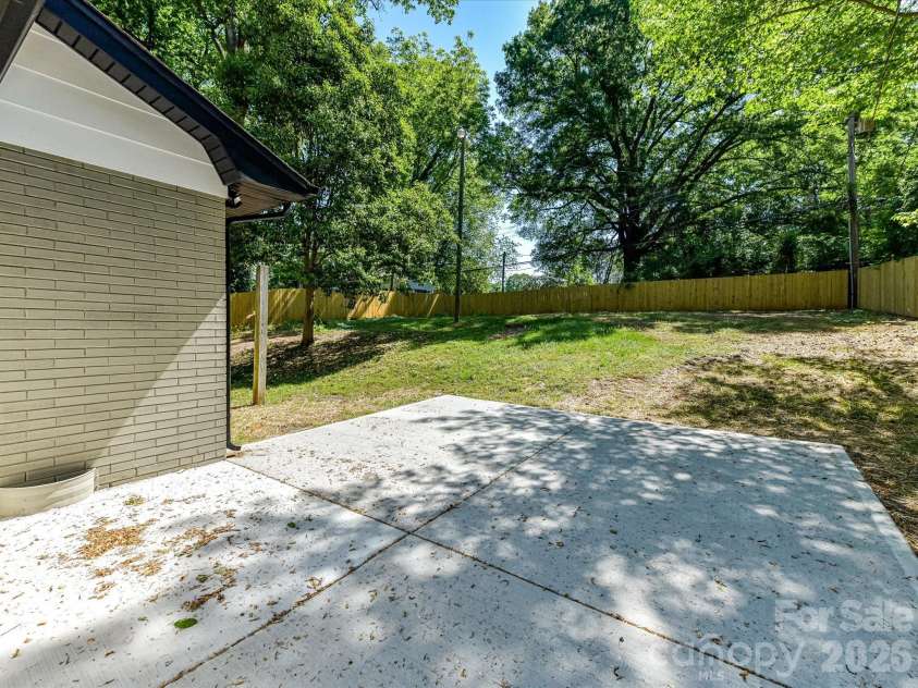 3132 Sudbury Road, Charlotte, NC 28205.  MLS# CAR4373798, YatesRealty ID 21932. 