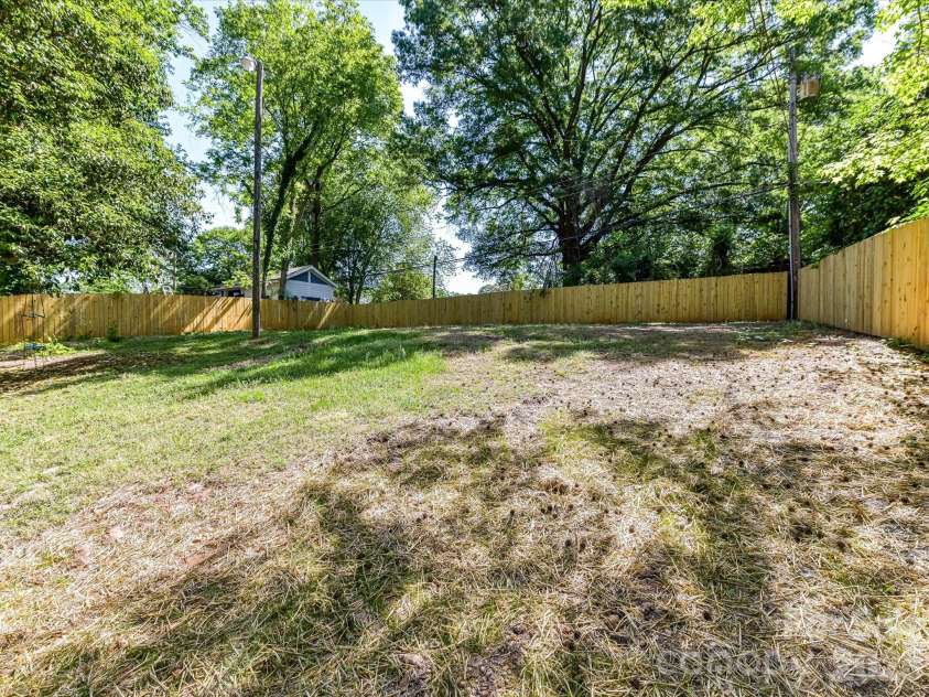 3132 Sudbury Road, Charlotte, NC 28205.  MLS# CAR4373798, YatesRealty ID 21932. 