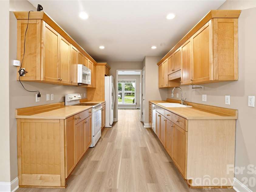 4945 Grassy Creek Road, Denver, NC 28037.  MLS# CAR4380541, YatesRealty ID 21933. Kitchen